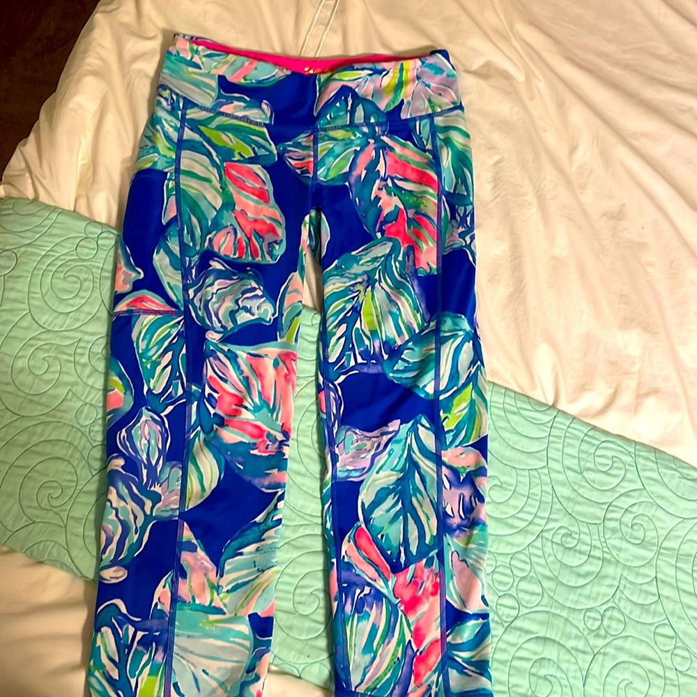 Lilly Pulitzer Luxletic Leggings. Size Medium. Mid Rise. Crop. Side pocket